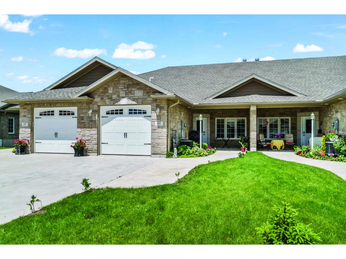 Picture of Home For Sale in Mount Forest, Ontario, Canada