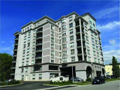 Condo For Sale in Dundas, Canada