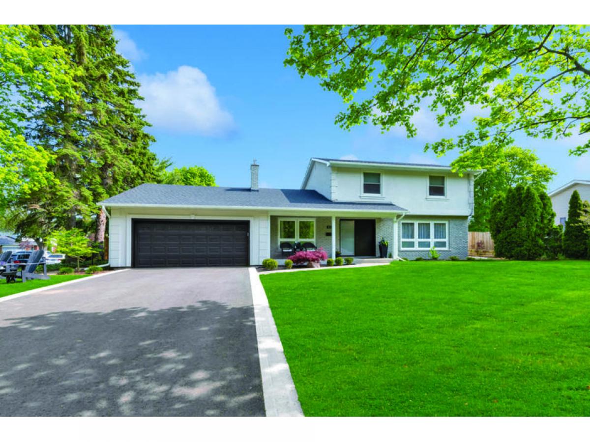 Picture of Home For Sale in Grimsby, Ontario, Canada