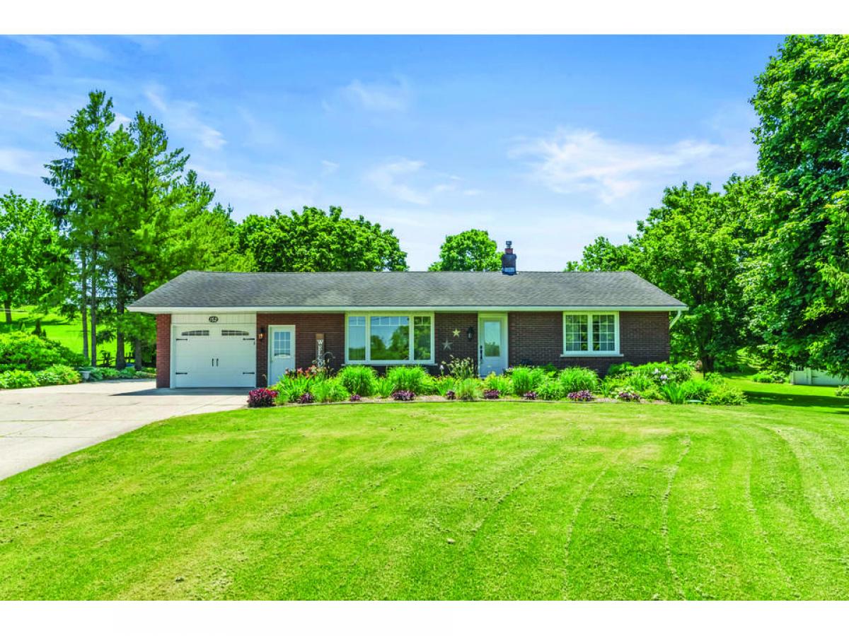 Picture of Home For Sale in Mount Forest, Ontario, Canada