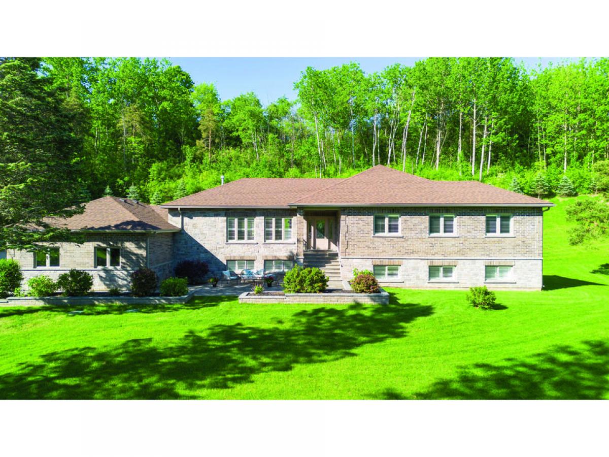 Picture of Home For Sale in Caledon, Ontario, Canada