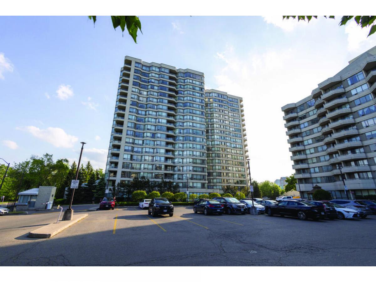 Picture of Condo For Sale in Mississauga, Ontario, Canada