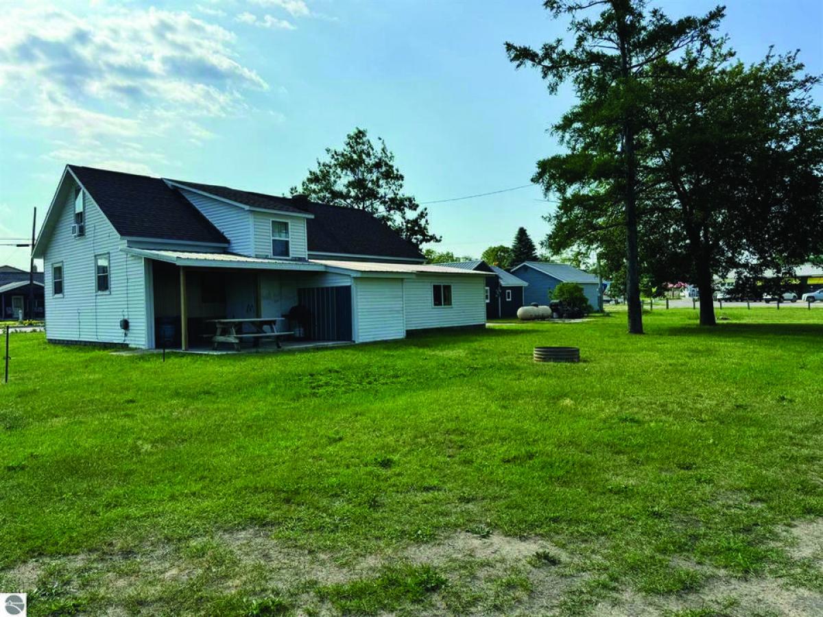 Picture of Home For Sale in Rapid City, Michigan, United States