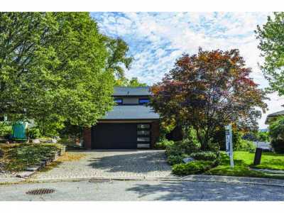 Home For Sale in Dundas, Canada