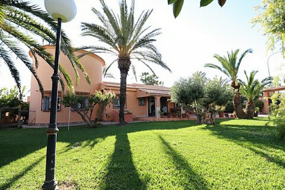 Picture of Villa For Sale in Torrevieja, Alicante, Spain