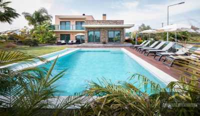 Villa For Sale in Alcantarilha, Portugal