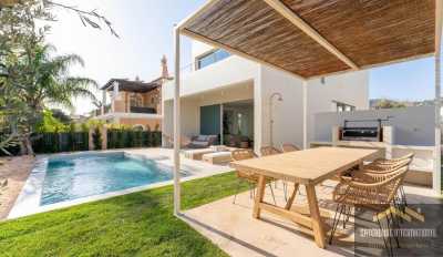 Villa For Sale in Santa Barbara De Nexe, Portugal