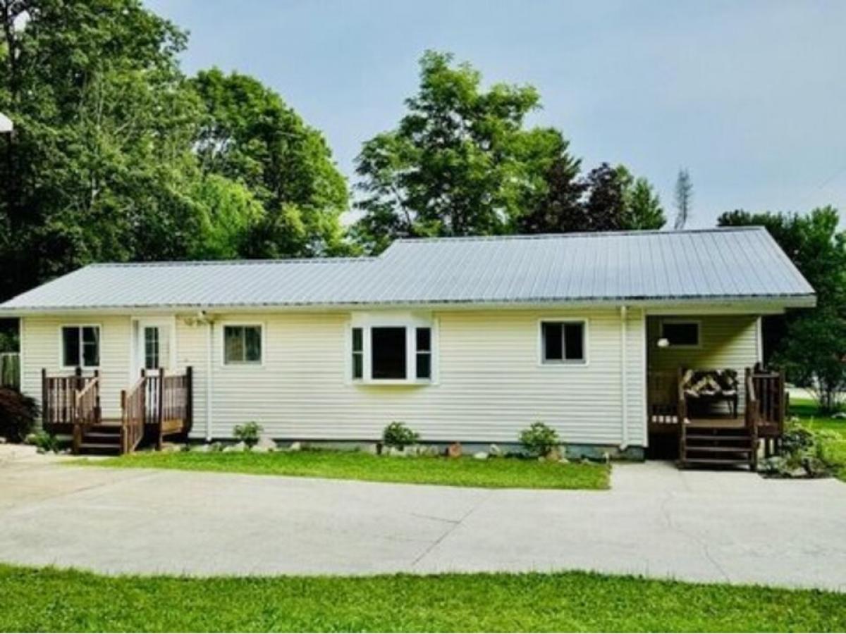 Picture of Home For Sale in Houghton Lake, Michigan, United States