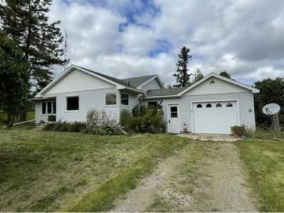 Home For Sale in Hubbard Lake, Michigan