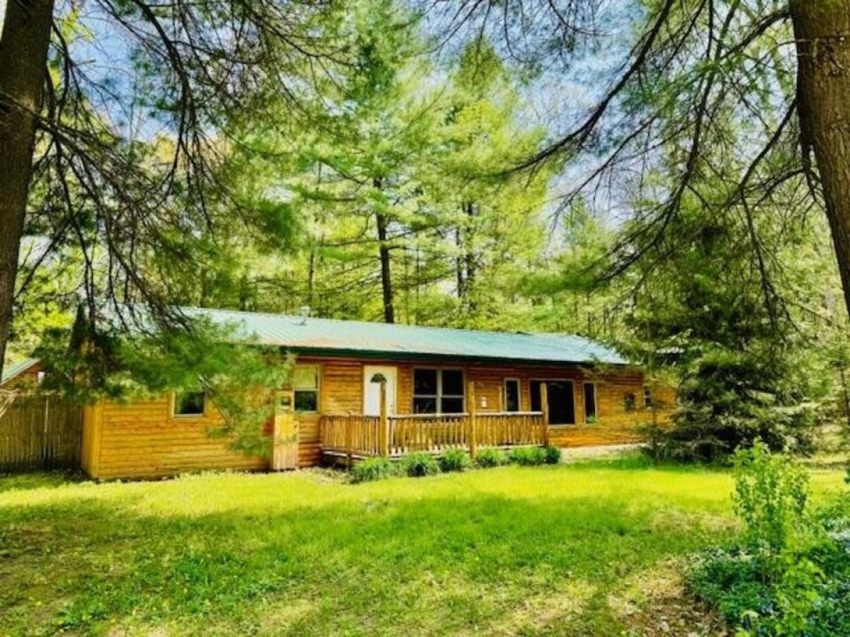 Picture of Home For Sale in Houghton Lake, Michigan, United States