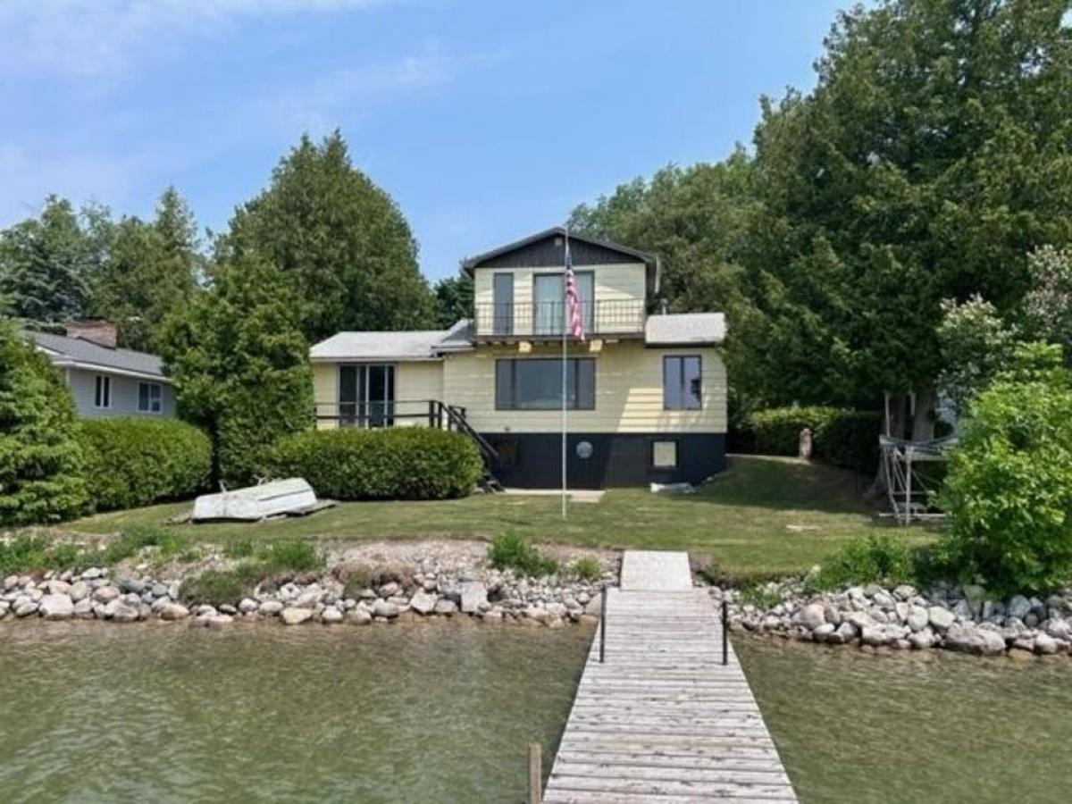 Picture of Home For Sale in Presque Isle, Michigan, United States