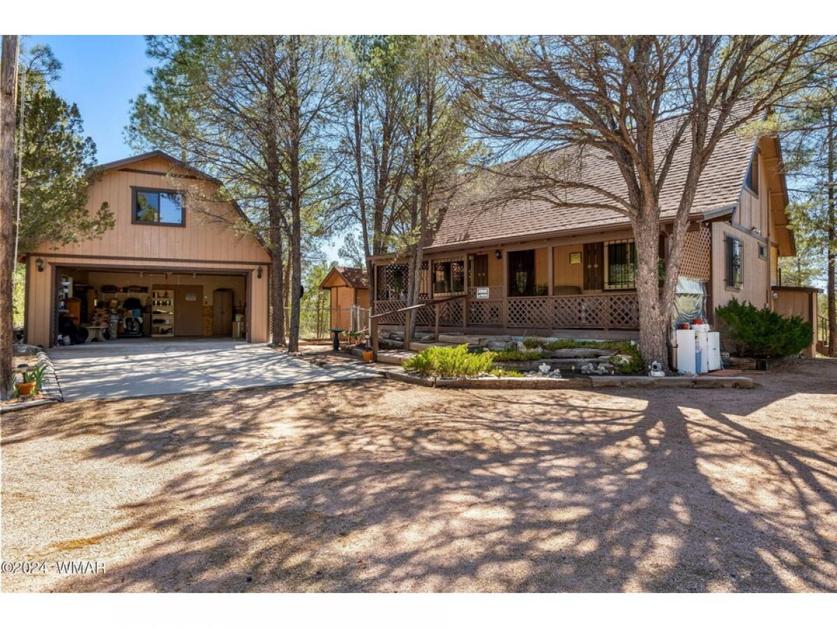 Picture of Home For Sale in Overgaard, Arizona, United States