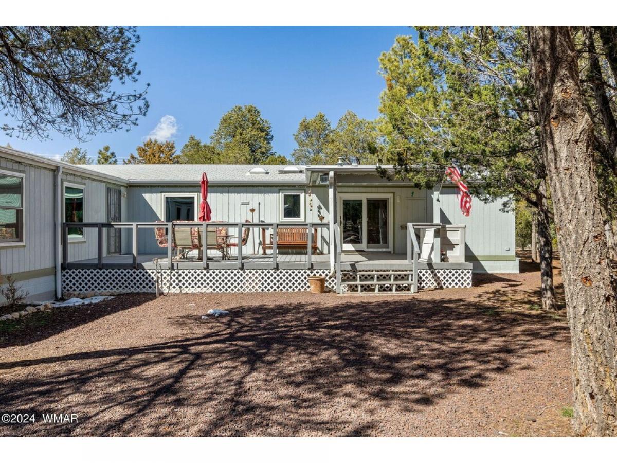 Picture of Home For Sale in Overgaard, Arizona, United States