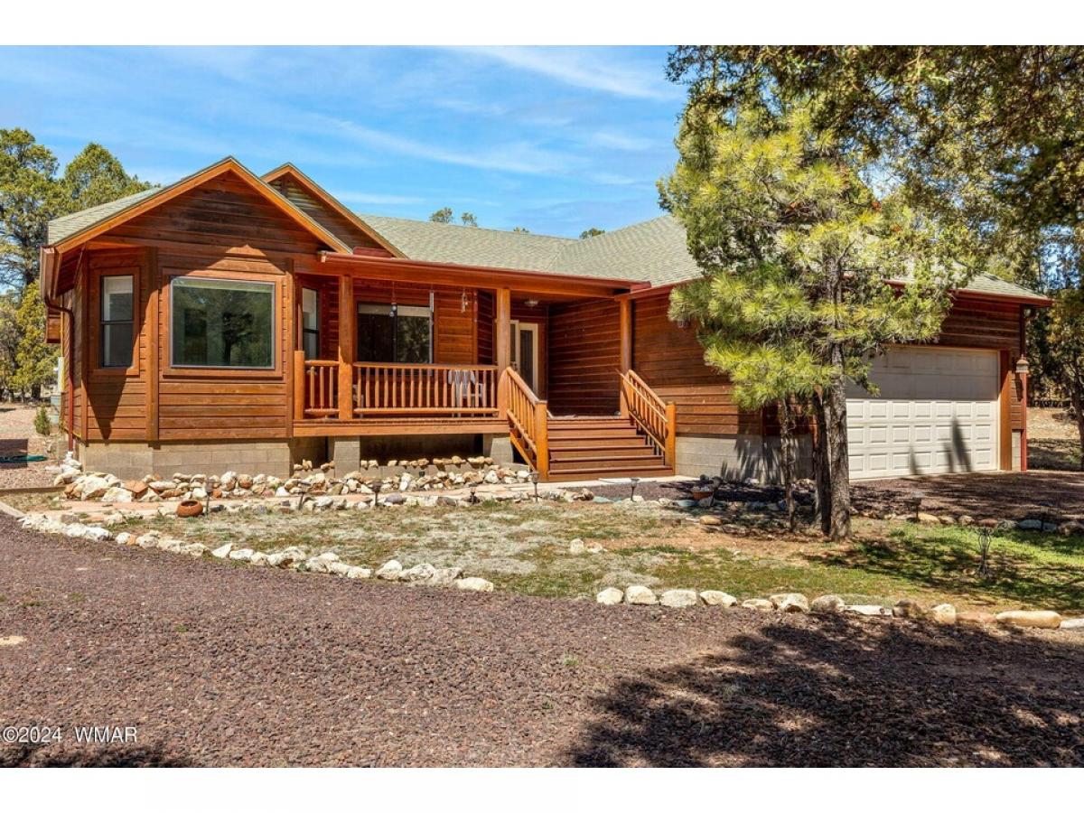 Picture of Home For Sale in Overgaard, Arizona, United States