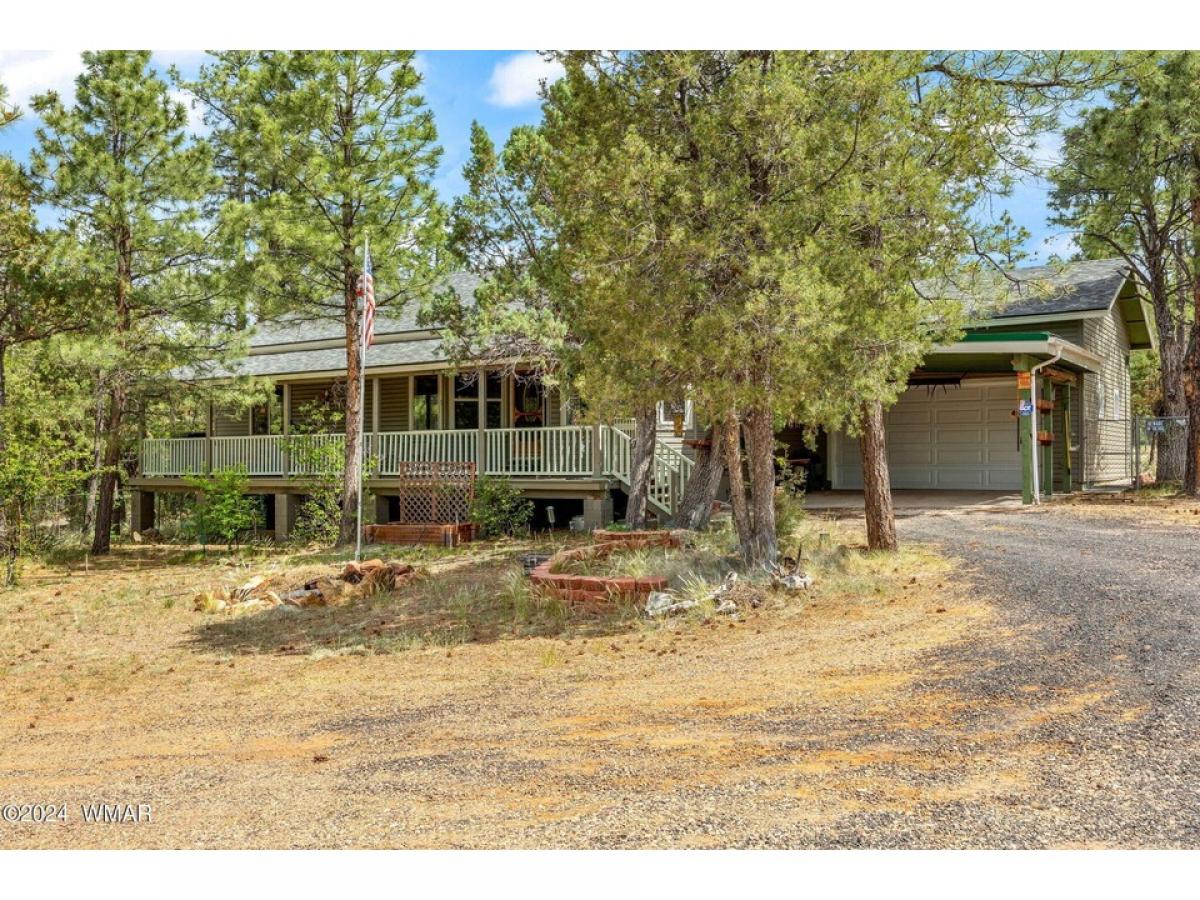 Picture of Home For Sale in Overgaard, Arizona, United States