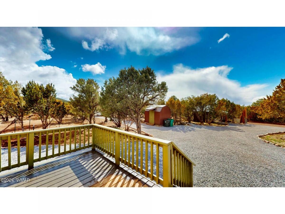 Picture of Home For Sale in Vernon, Arizona, United States