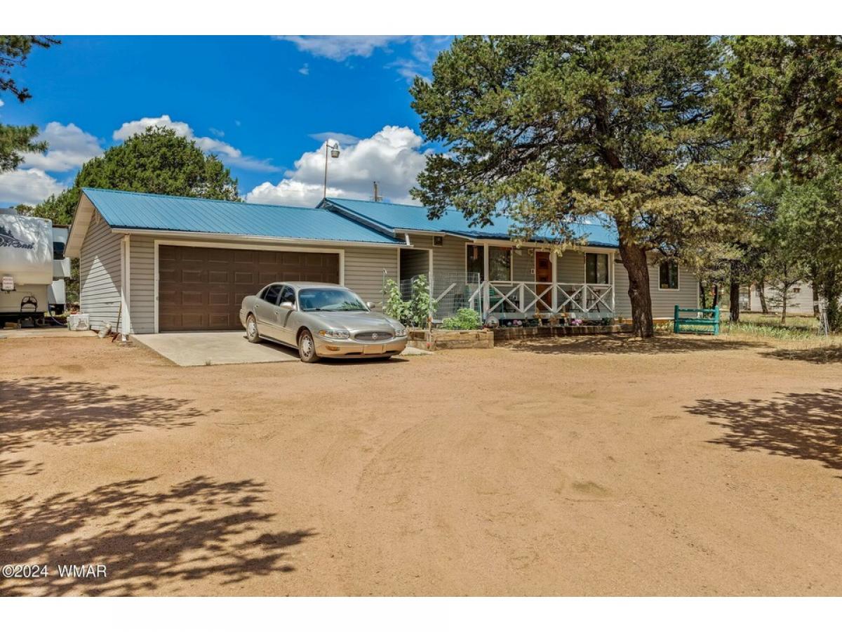 Picture of Home For Sale in Overgaard, Arizona, United States