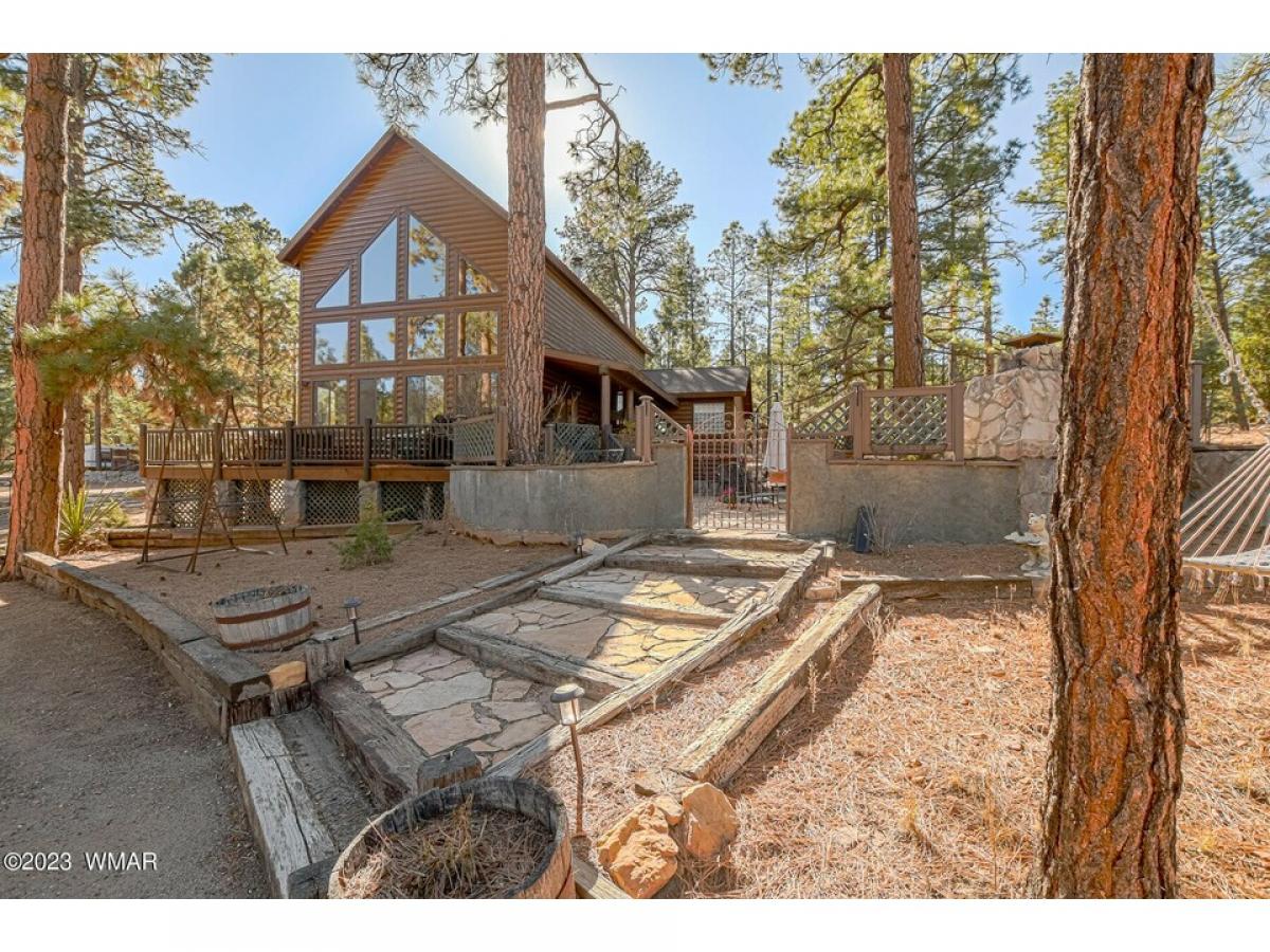 Picture of Home For Sale in Overgaard, Arizona, United States