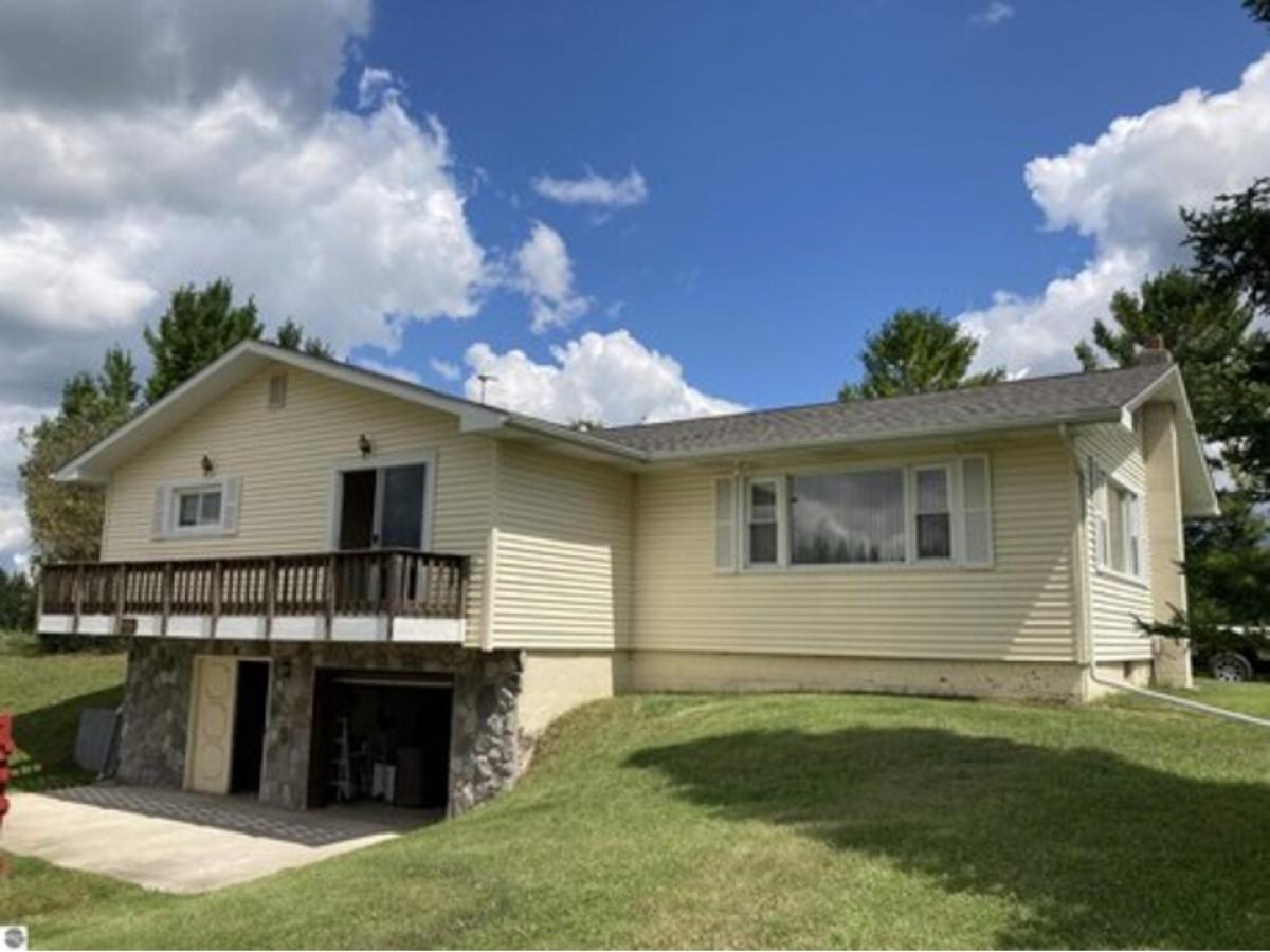 Picture of Home For Sale in Rose City, Michigan, United States