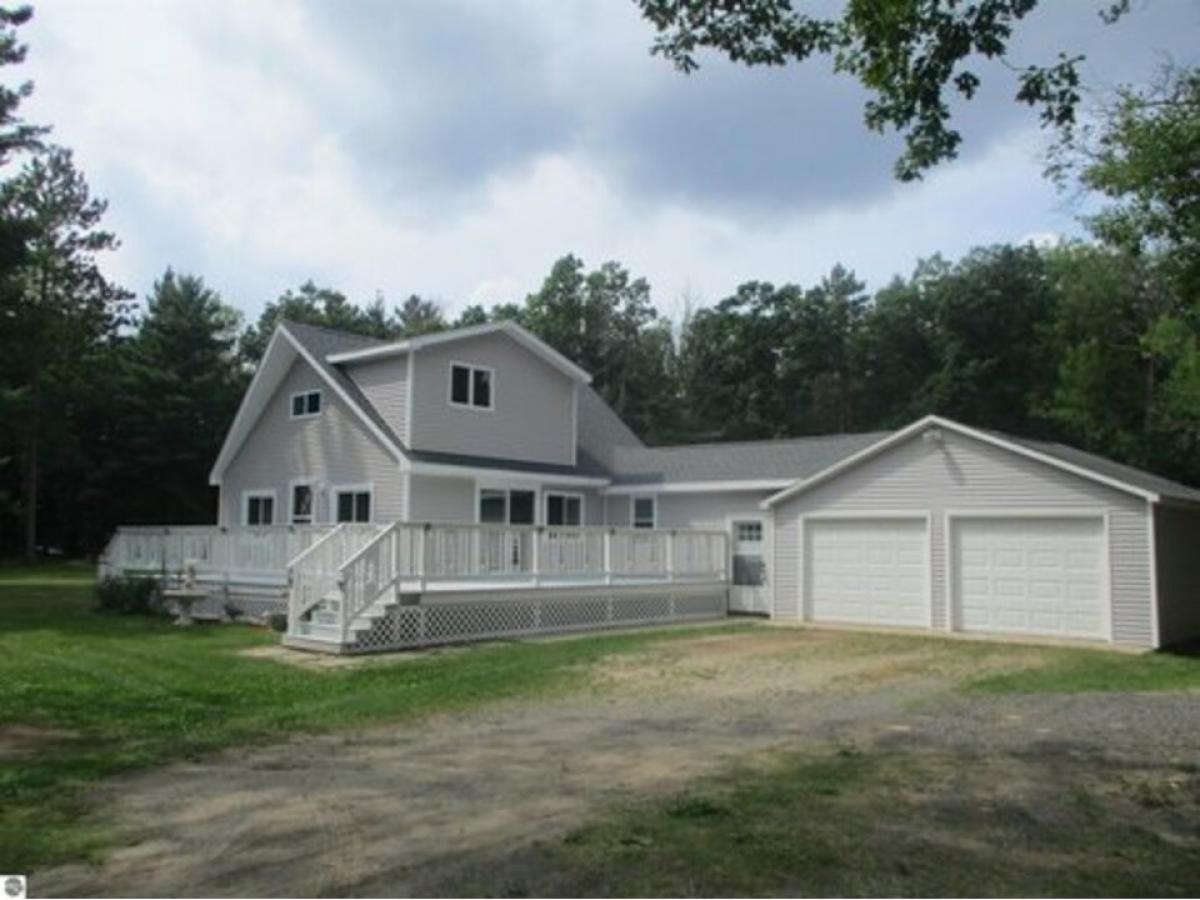 Picture of Home For Sale in West Branch, Michigan, United States