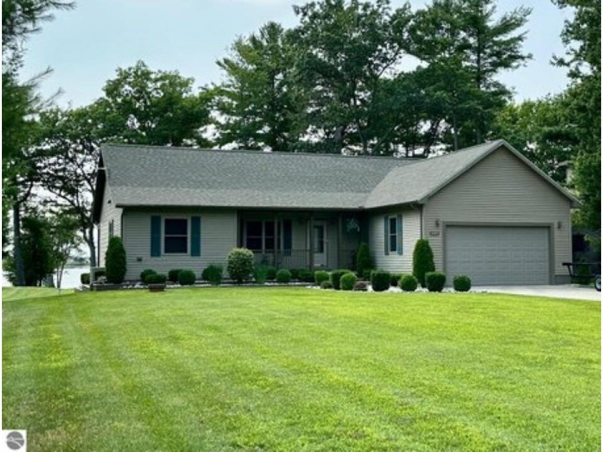 Picture of Home For Sale in Oscoda, Michigan, United States