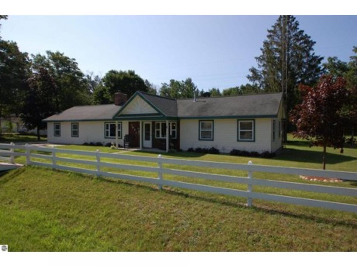 Picture of Home For Sale in West Branch, Michigan, United States