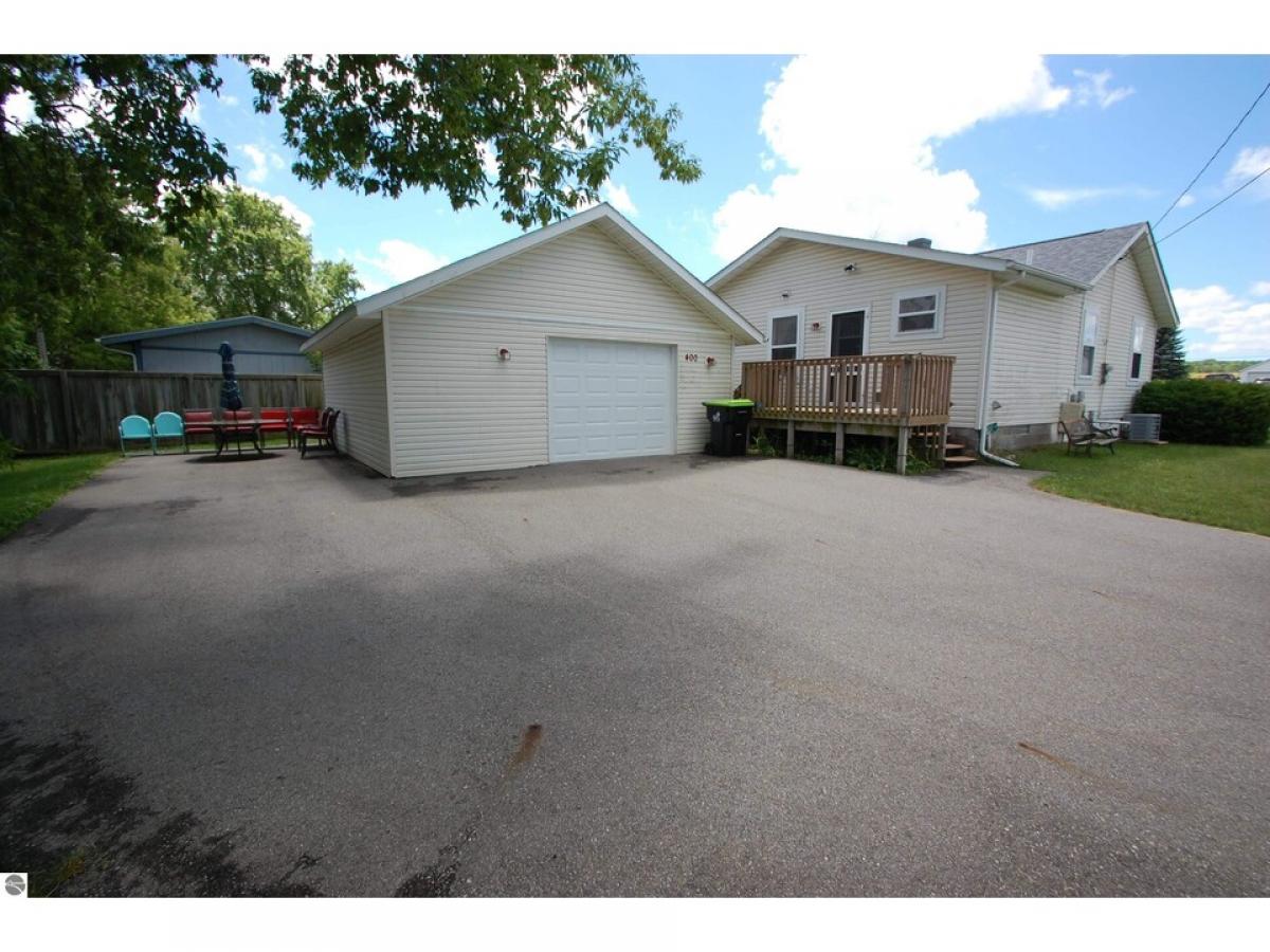 Picture of Home For Sale in West Branch, Michigan, United States