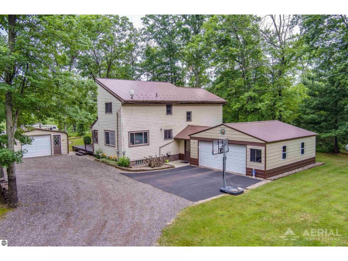 Picture of Home For Sale in West Branch, Michigan, United States