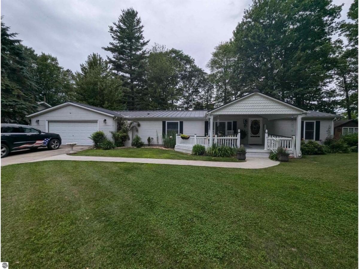 Picture of Home For Sale in Tawas City, Michigan, United States