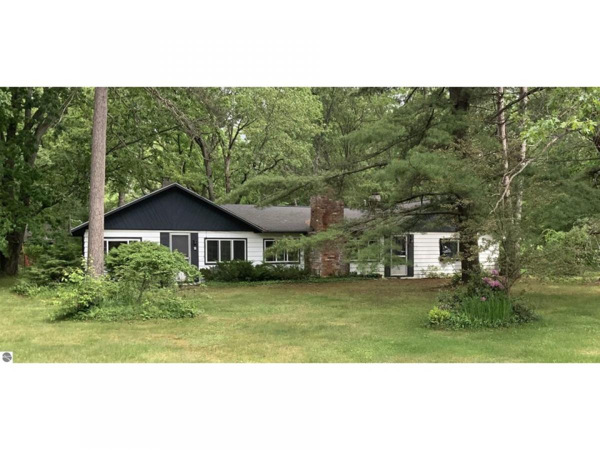 Picture of Home For Sale in Oscoda, Michigan, United States