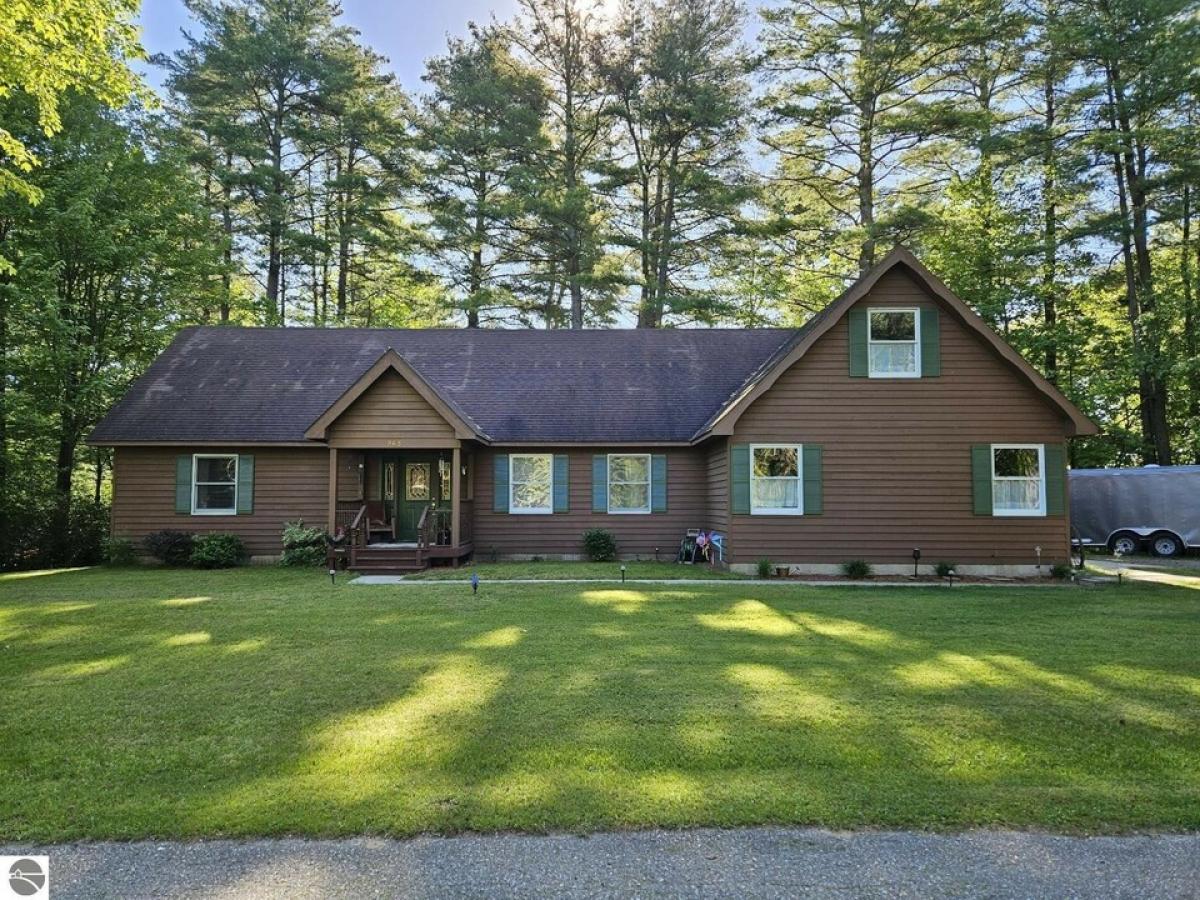 Picture of Home For Sale in Tawas City, Michigan, United States