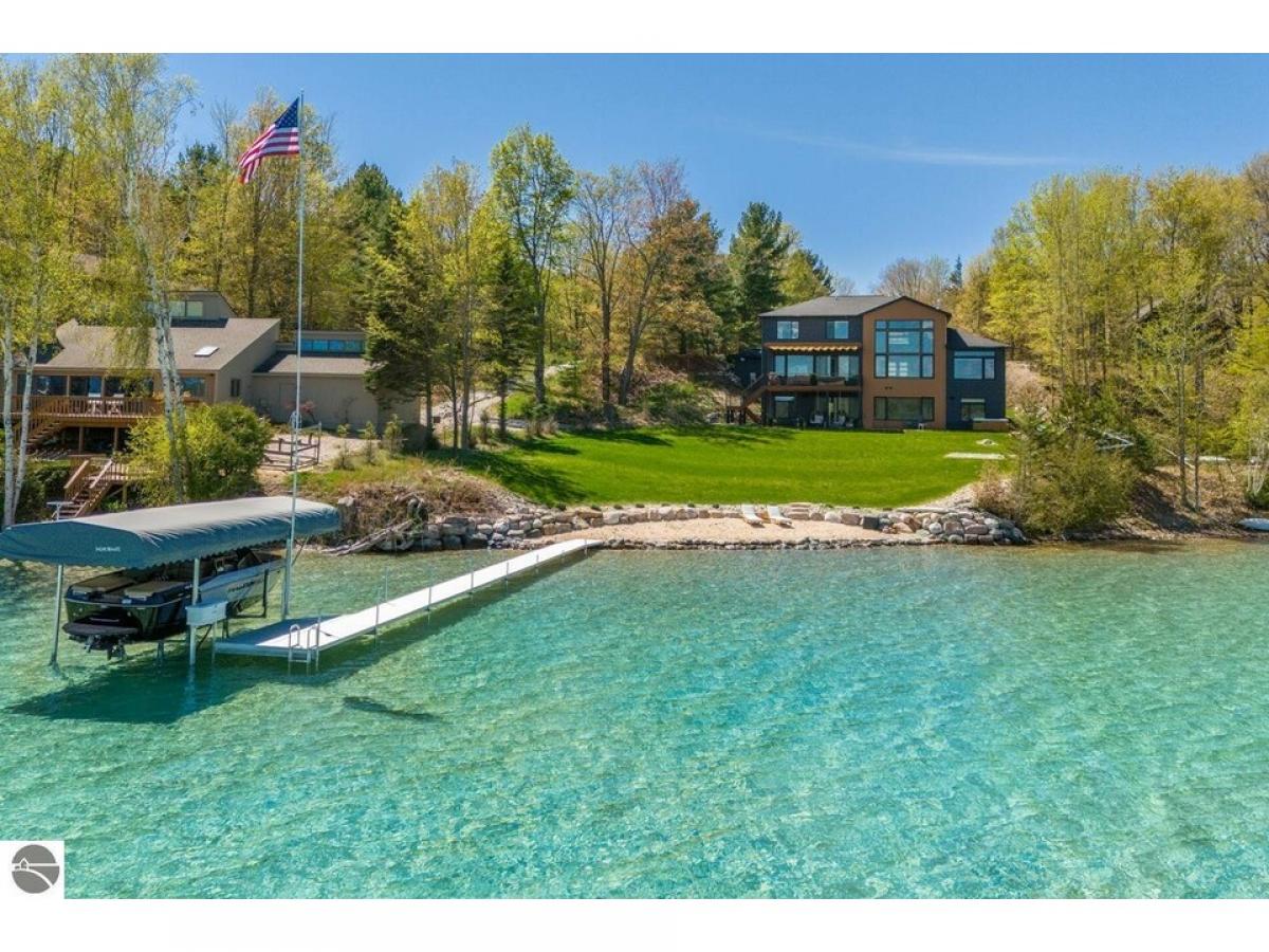 Picture of Home For Sale in Kewadin, Michigan, United States