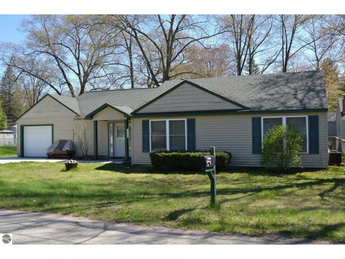 Picture of Home For Sale in Houghton Lake, Michigan, United States