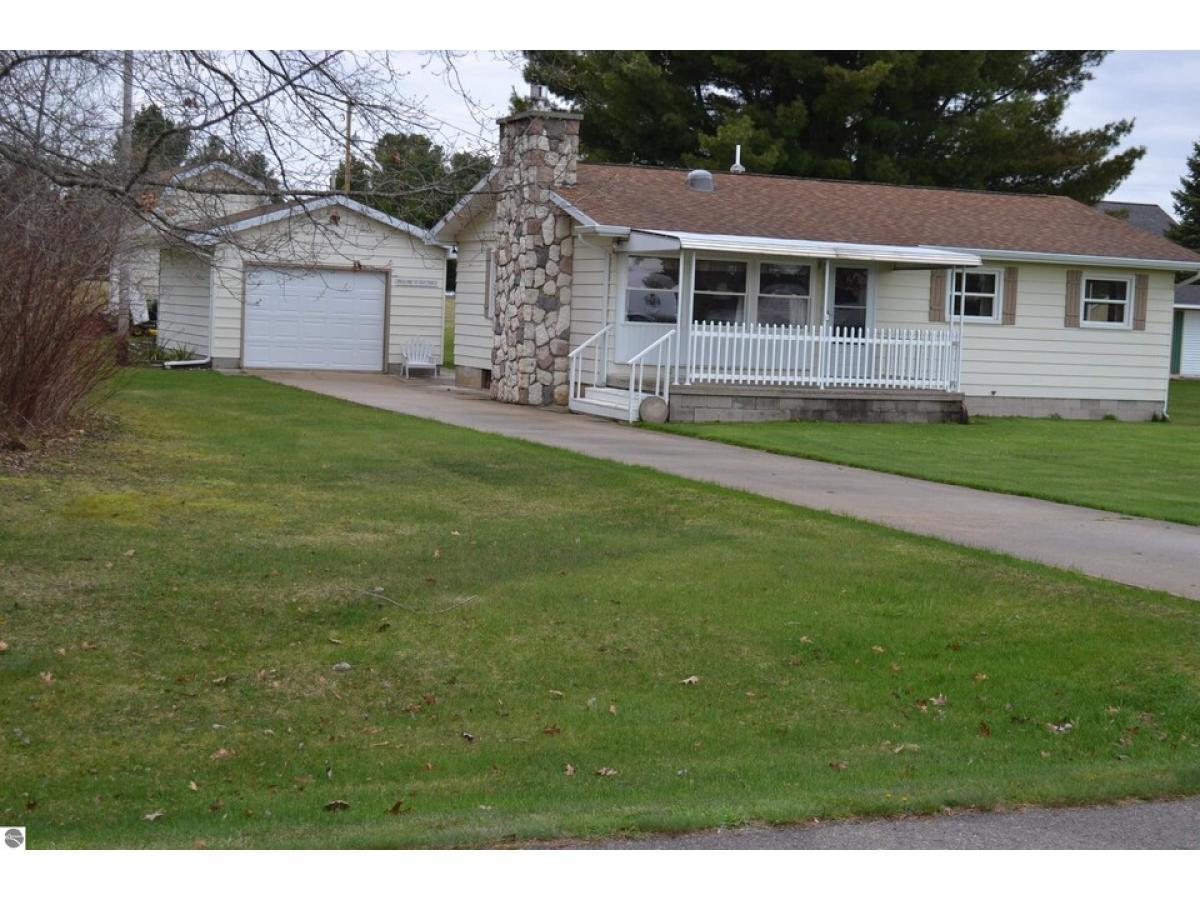 Picture of Home For Sale in Oscoda, Michigan, United States