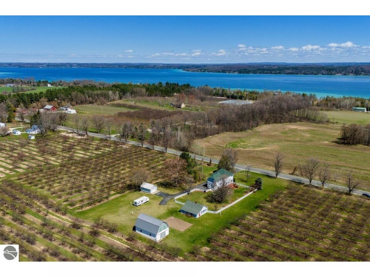 Picture of Home For Sale in Williamsburg, Michigan, United States