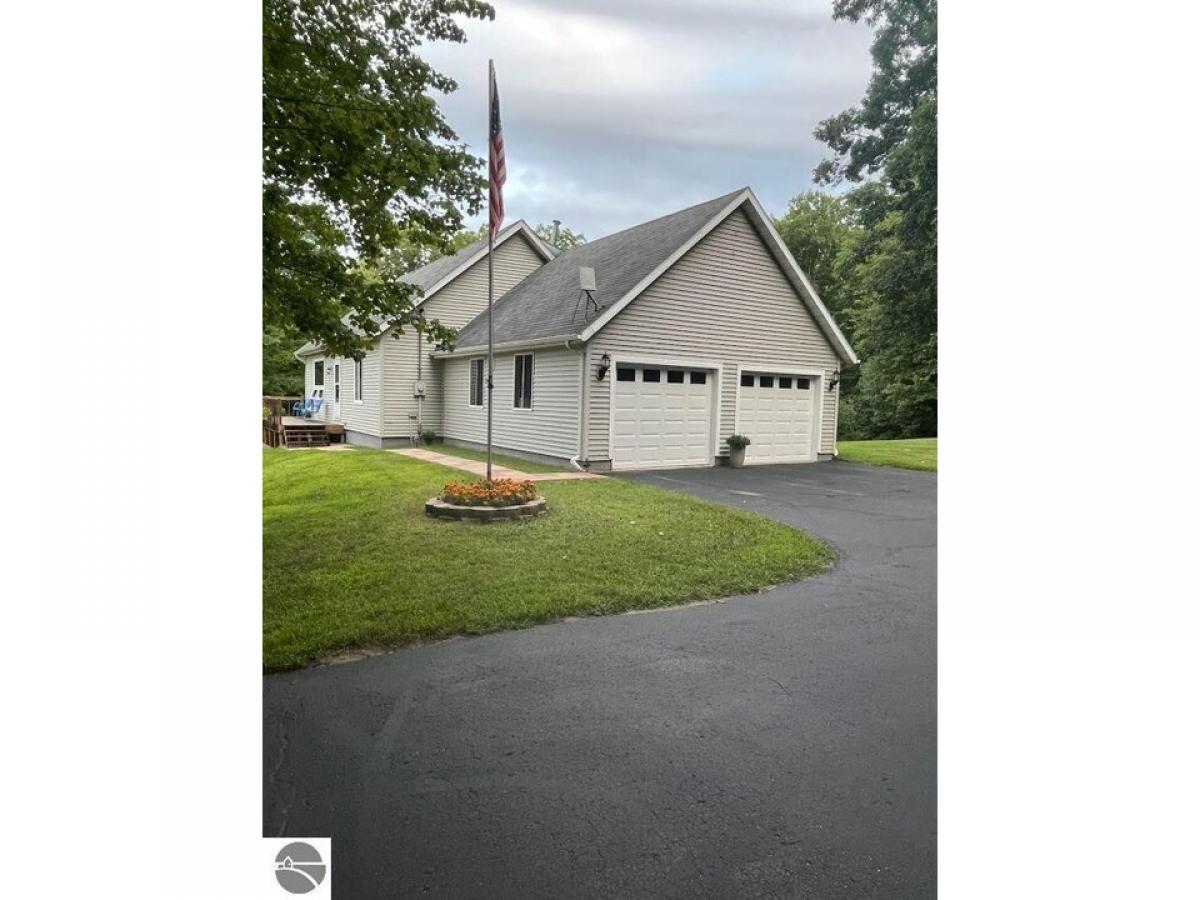 Picture of Home For Sale in West Branch, Michigan, United States