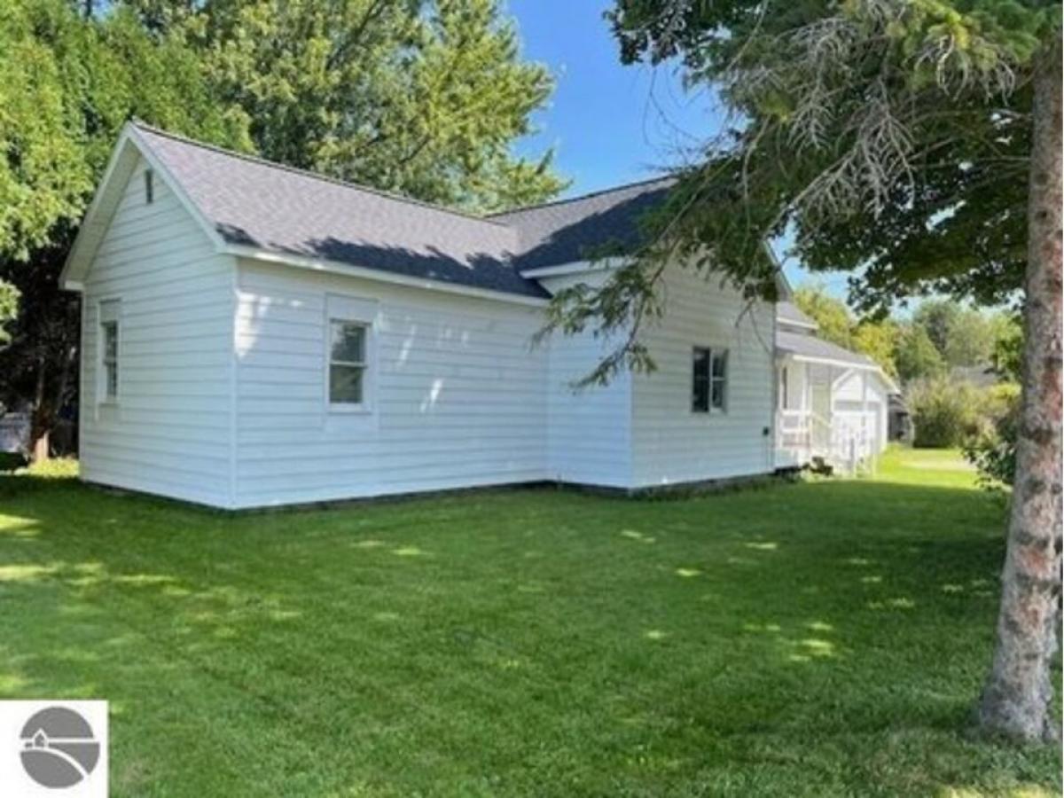 Picture of Home For Sale in Tawas City, Michigan, United States