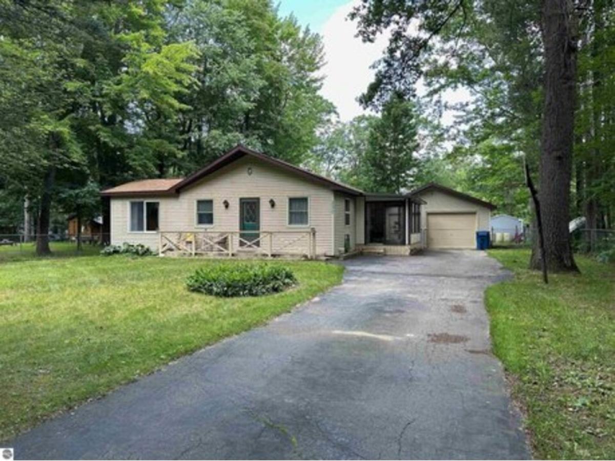 Picture of Home For Sale in Houghton Lake, Michigan, United States