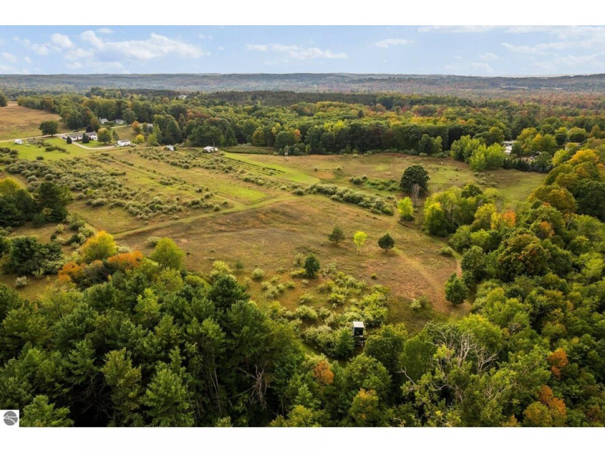 Picture of Residential Land For Sale in Williamsburg, Michigan, United States