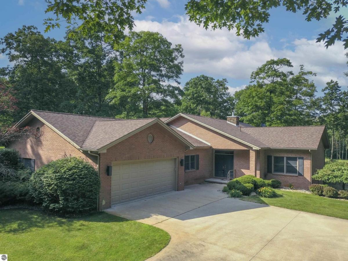 Picture of Home For Sale in West Branch, Michigan, United States