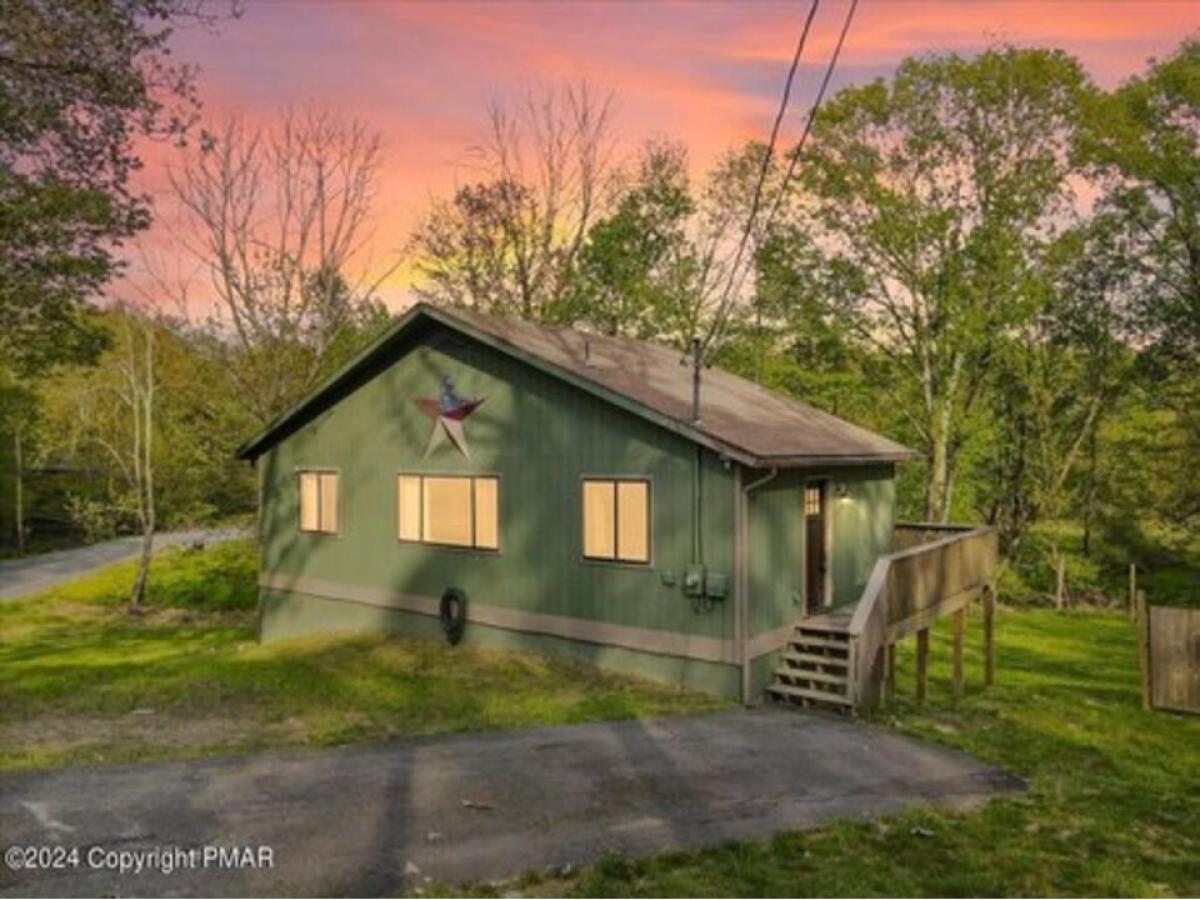 Picture of Home For Sale in Milford, Pennsylvania, United States