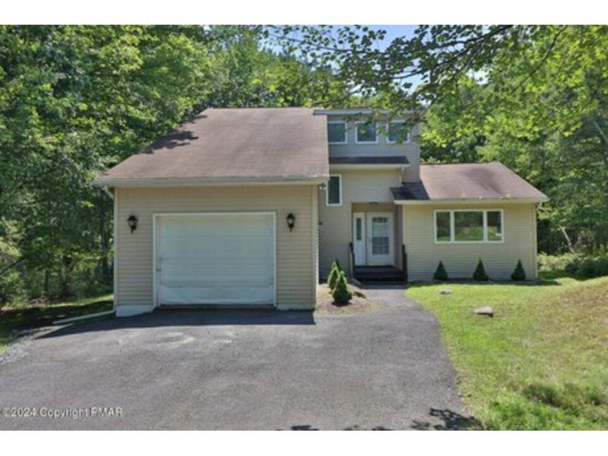 Picture of Home For Sale in Long Pond, Pennsylvania, United States