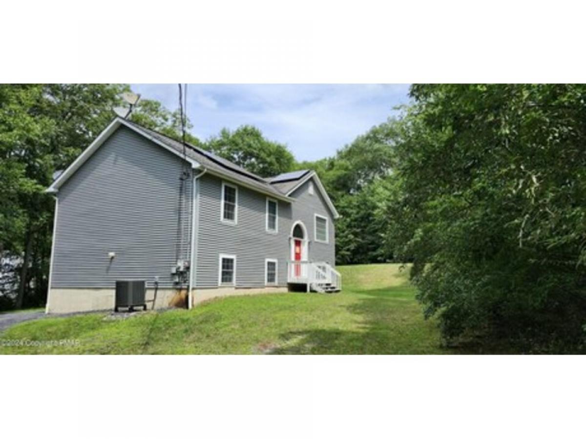 Picture of Home For Sale in East Stroudsburg, Pennsylvania, United States