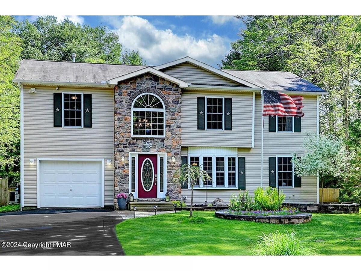 Picture of Home For Sale in Pocono Summit, Pennsylvania, United States