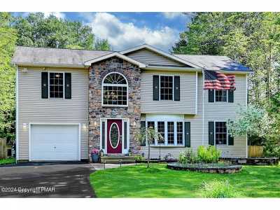 Home For Sale in Pocono Summit, Pennsylvania