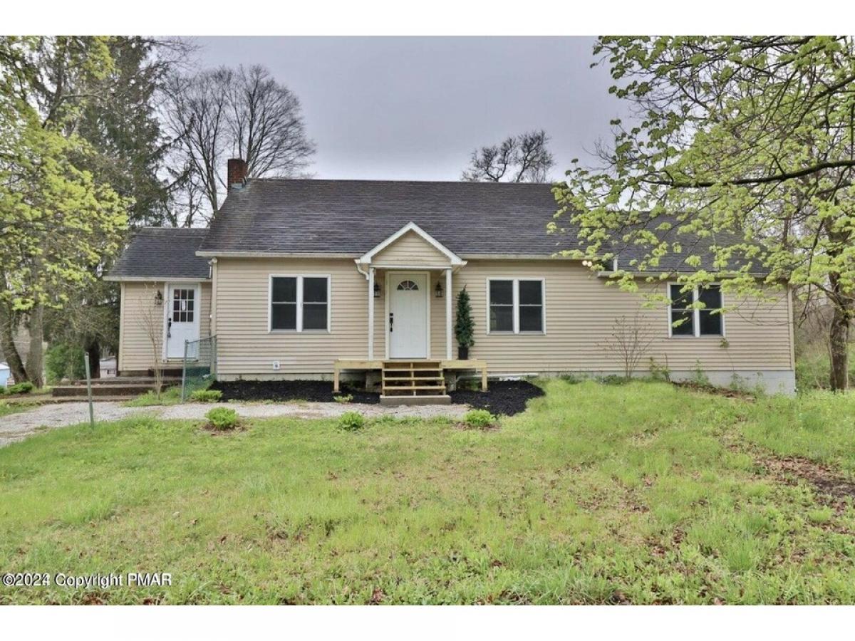 Picture of Home For Sale in Brodheadsville, Pennsylvania, United States