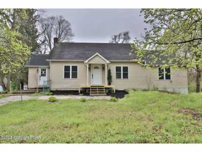 Home For Sale in Brodheadsville, Pennsylvania