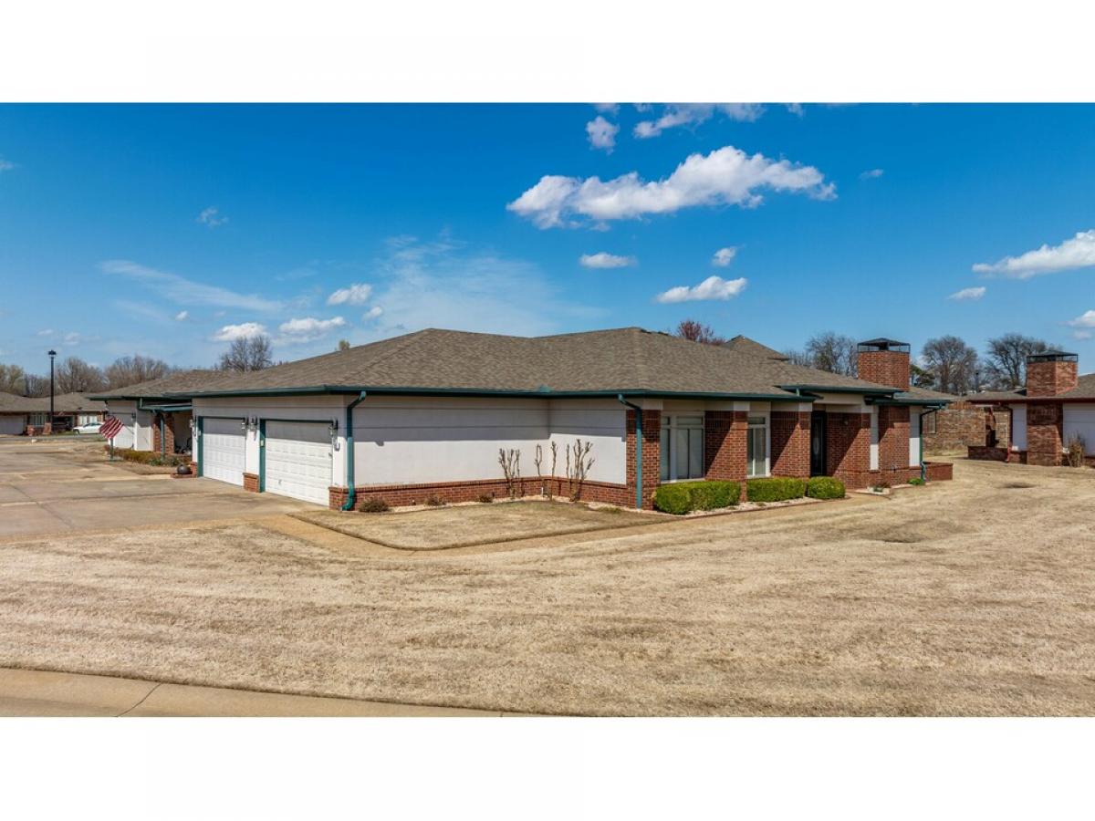 Picture of Home For Sale in Grove, Oklahoma, United States