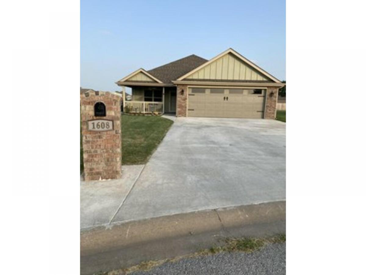 Picture of Home For Sale in Grove, Oklahoma, United States