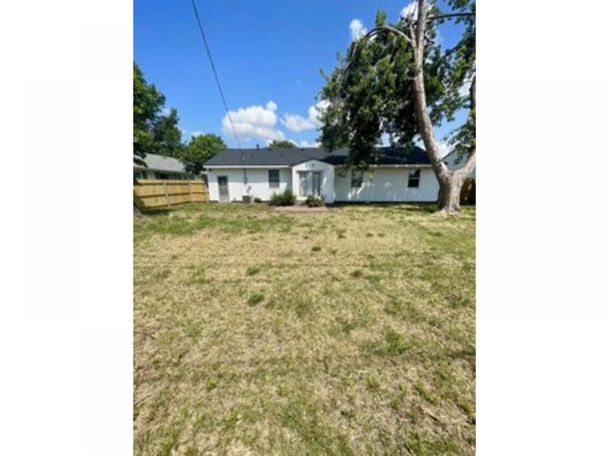 Picture of Home For Sale in Miami, Oklahoma, United States